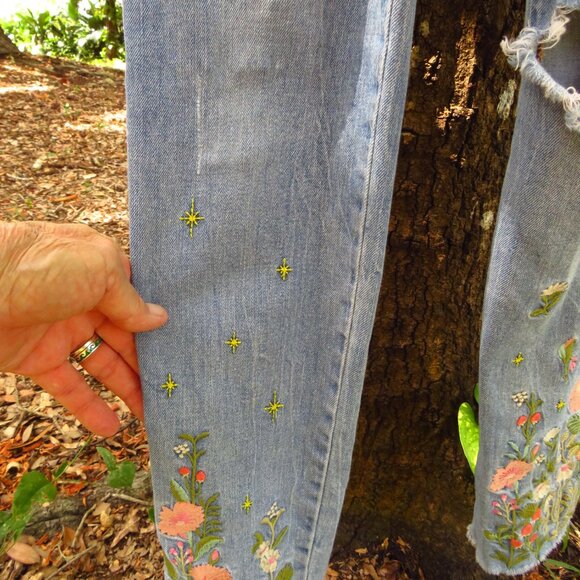 Womens Forever 21 Embroidered Overalls Denim Size 25 Distressed raw hem - Picture 6 of 15